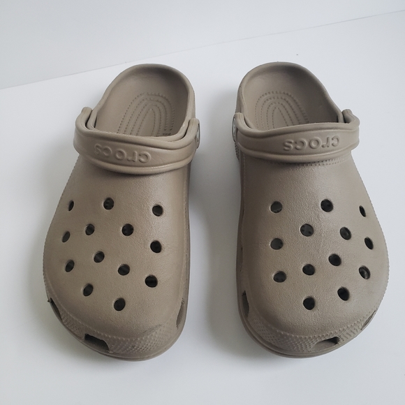 Crocs Classic Clogs Tan Men's 8 Woman's 10 Beige Slingback Shoes Rubber Slip On